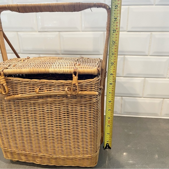 Vintage MCM Wicker Picnic Basket With Beverage Wine bottle holder - Picture 9 of 16